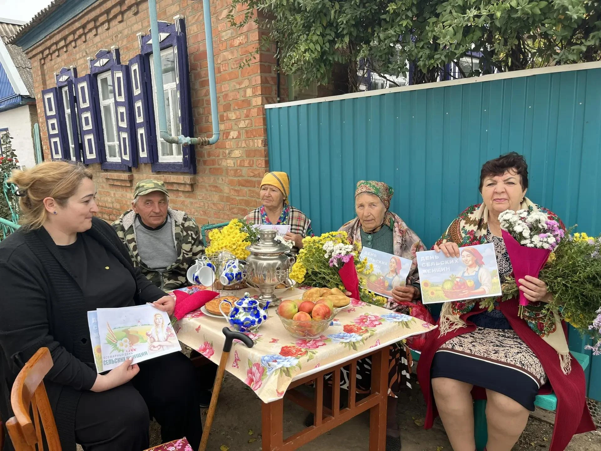🌾 «Дружные соседи»: поздравили ветерана труда с Днём сельской женщины!