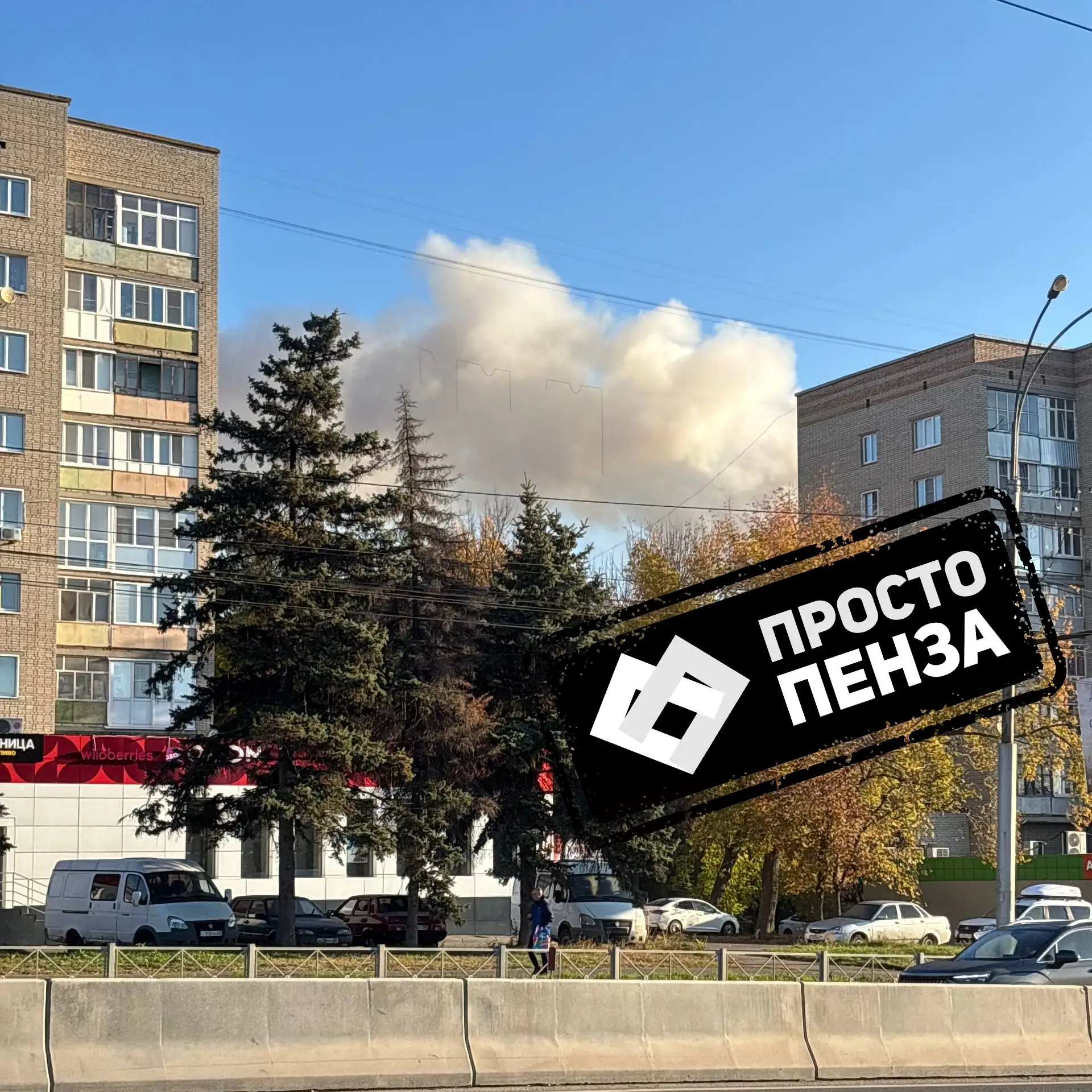 Пожар на улице Ульяновской. По словам очевидцев, горит заброшенное здание.