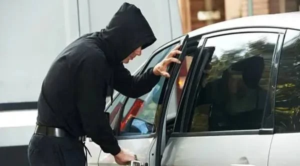 👮 Задержаны подозреваемые в краже машины с Вяземской улицы