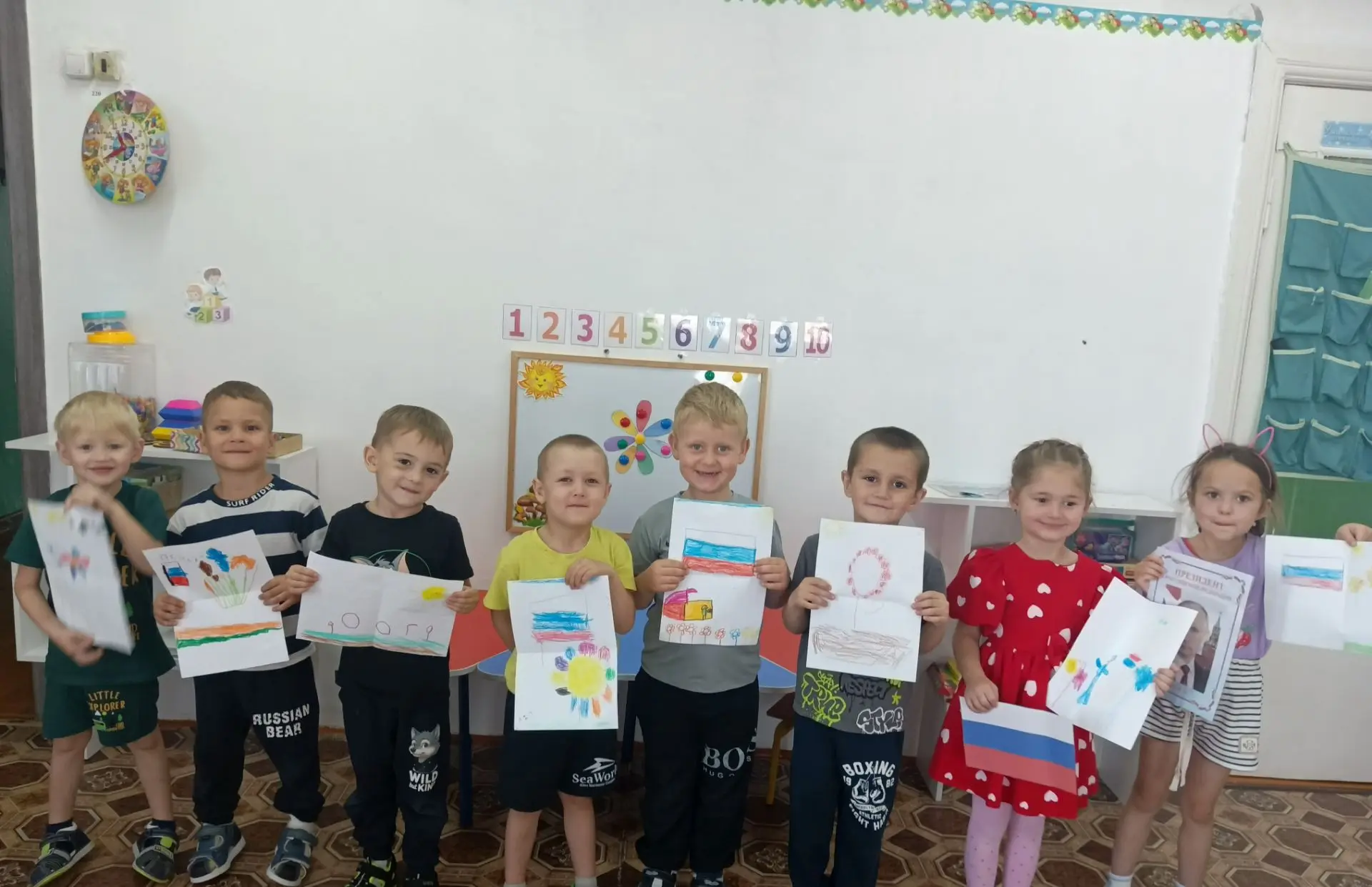Сегодня, 7 октября, день рождения Владимира Владимировича Путина. Ребята старшей группы...