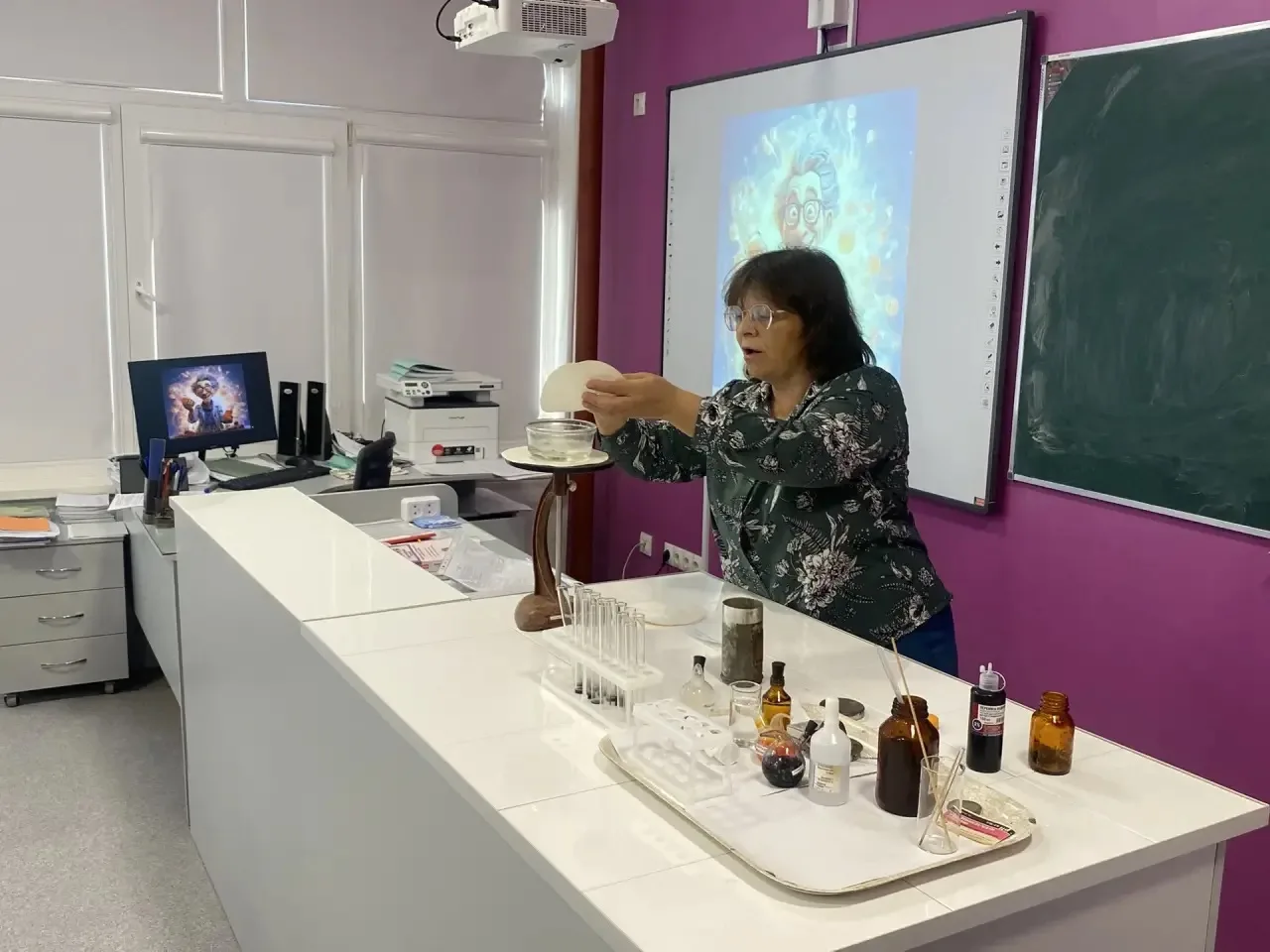 🧑‍🔬👩‍🔬 2 октября в  Точке роста кабинет химии  распахнул свои двери для учеников 1 ...