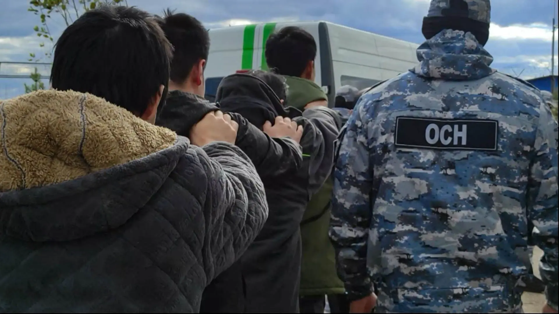 Судебные приставы Забайкалья с начала года выдворили за пределы РФ 148 нарушивших закон...