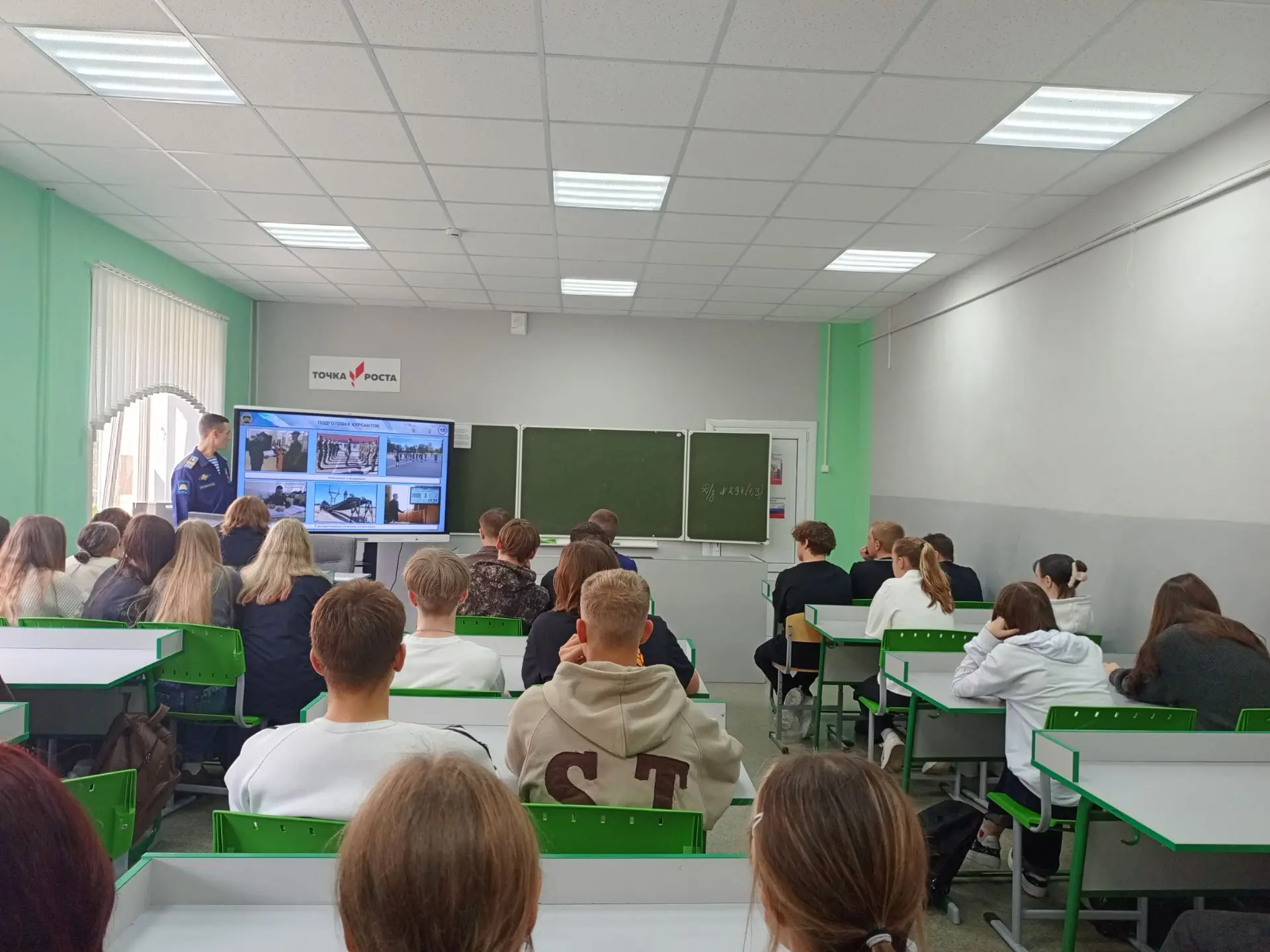 В рамках работы по профессиональному самоопределению обучающихся вчера в нашей школе со...