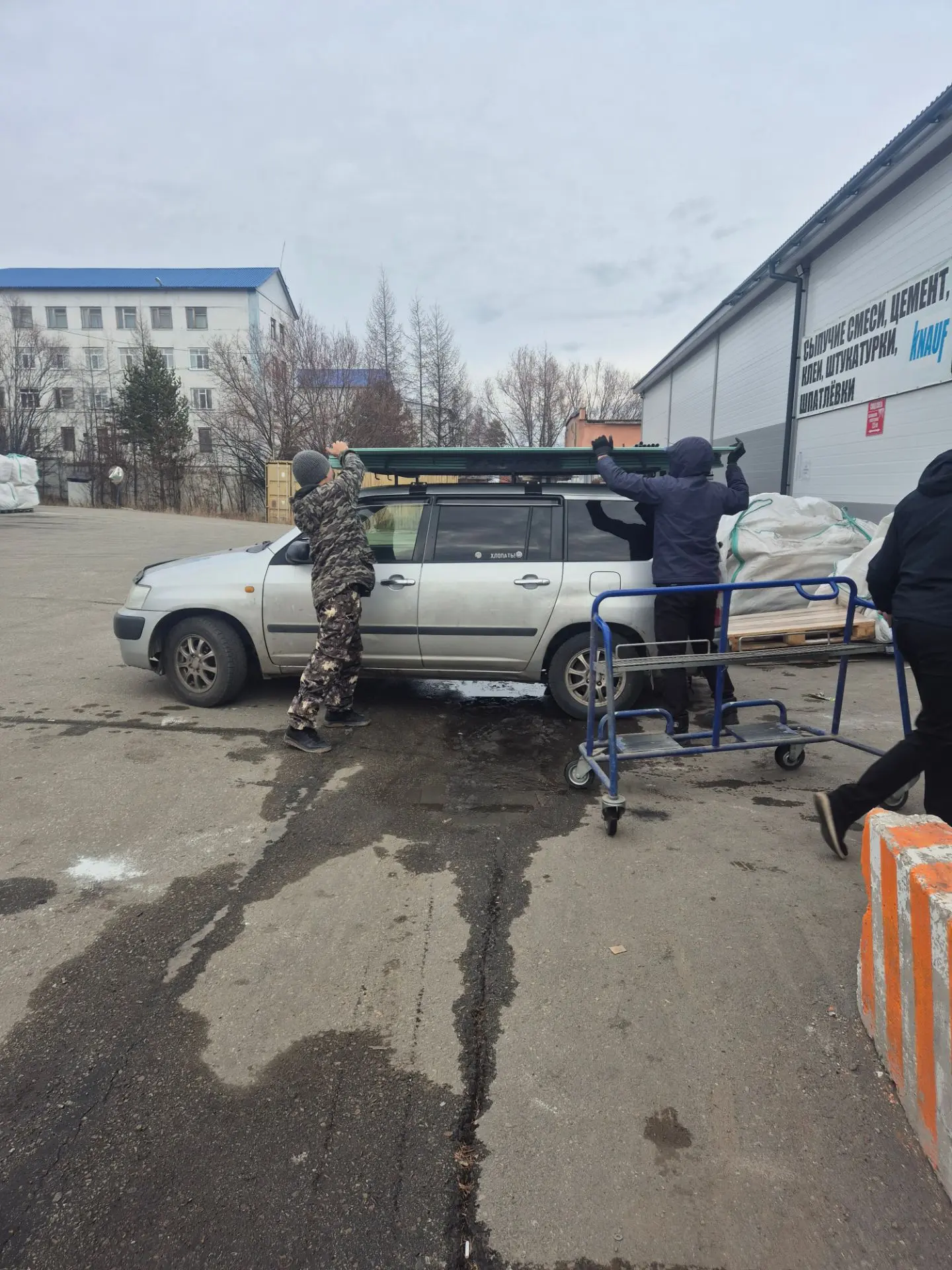Мне 30 с копейками. Полезных людей в окружении — ноль.