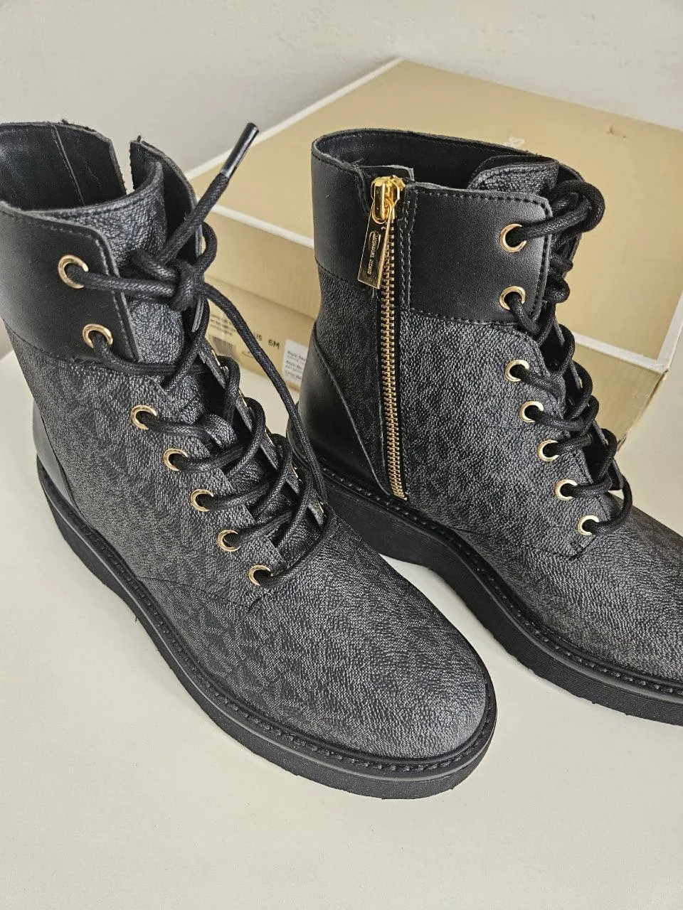 🤩 Michael Kors