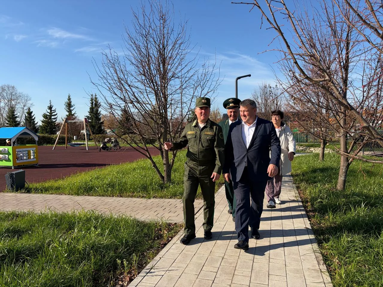 🌳🪏В обновленном центральном парке Больших Кайбиц заложили дубовую аллею в память о за...
