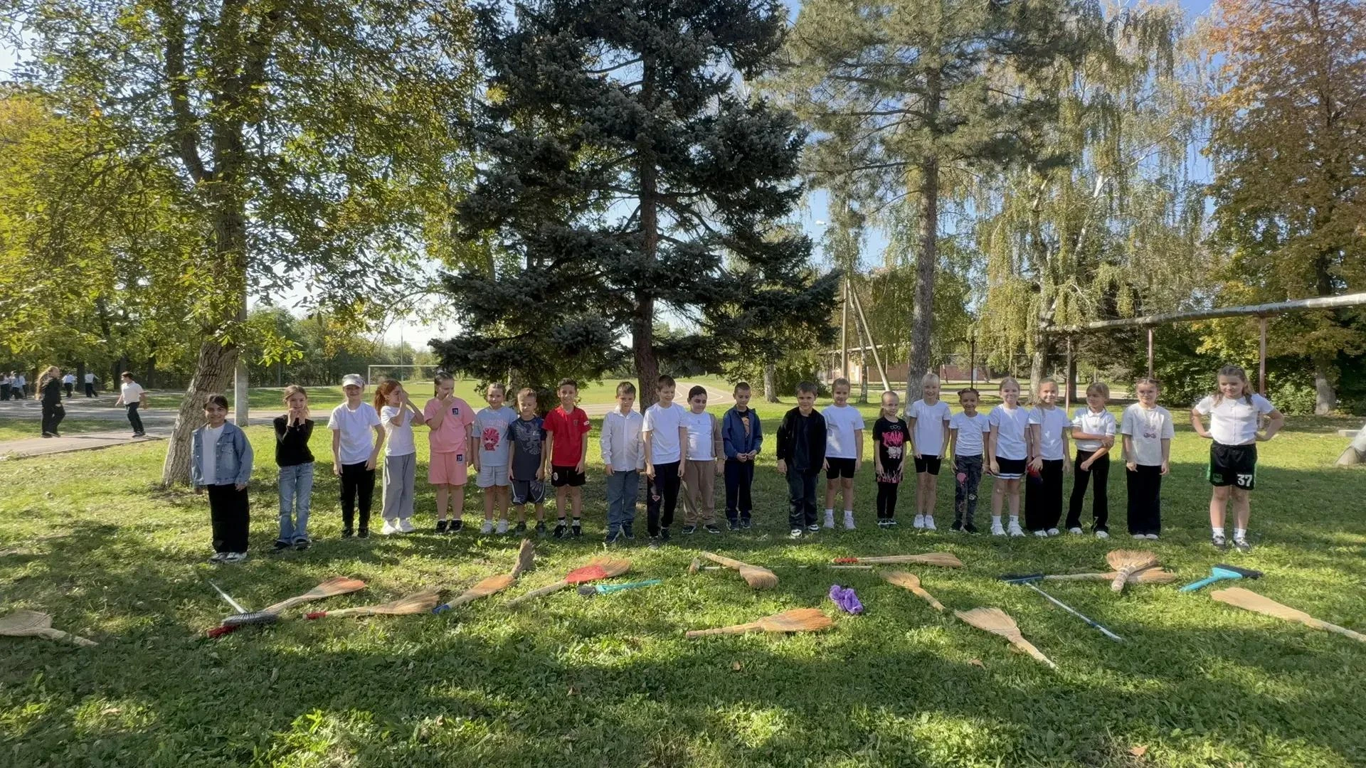 #Экологическийсубботник #Вместеярче #ЭкологическийотрядСадшкольногодвора