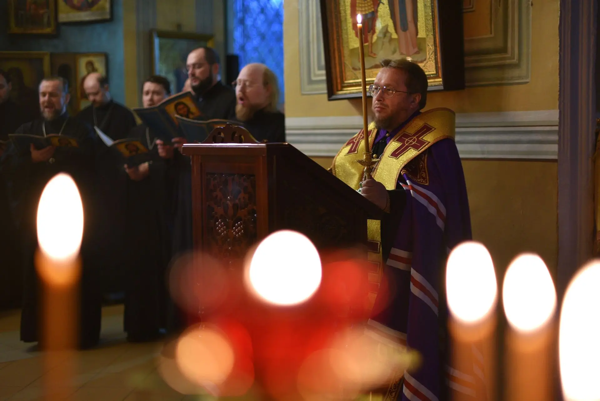 🕯️ Перед чтимым в Яранске образом Спасителя совершили молебен с акафистом