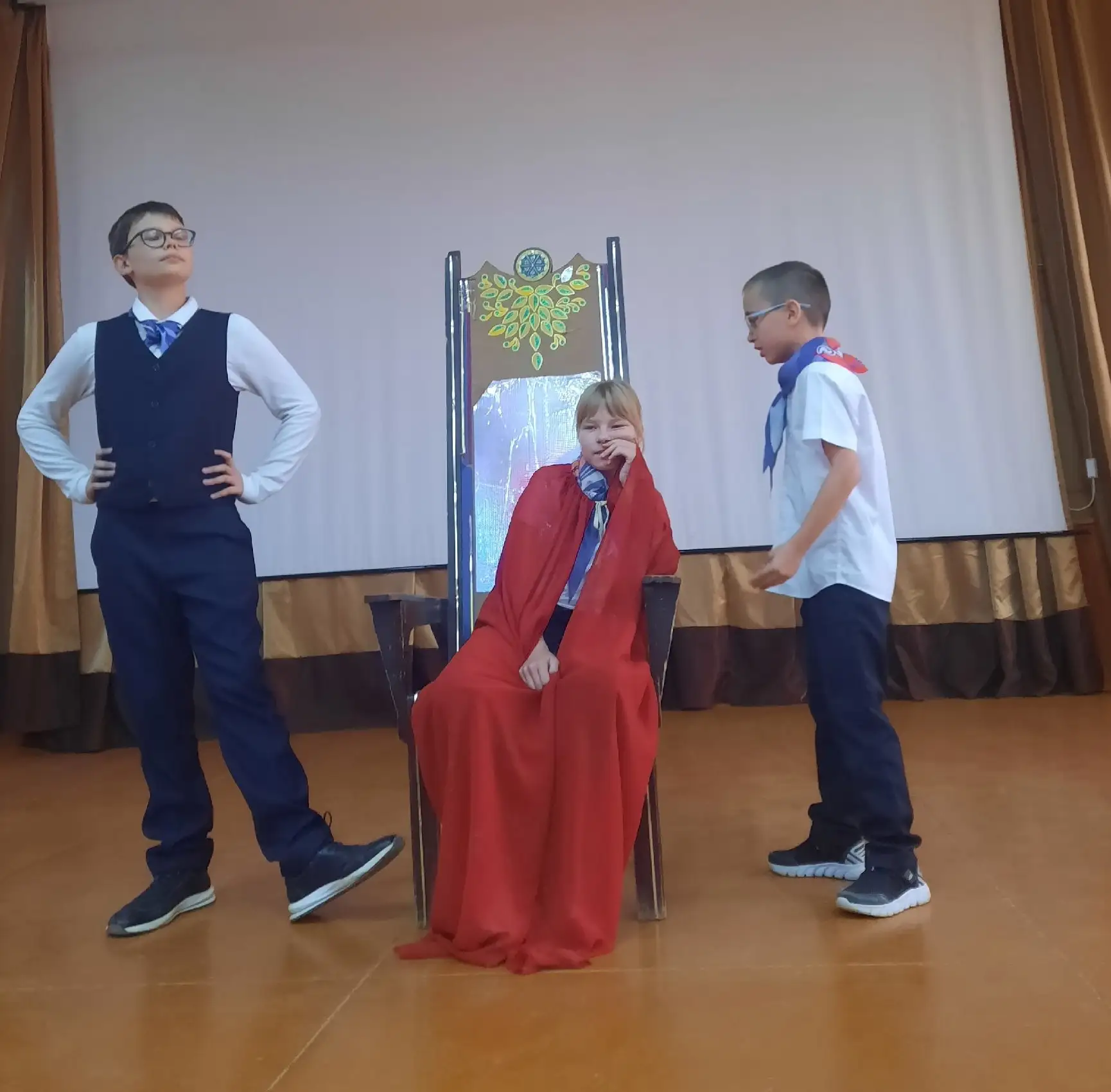 🎭Школьное театральное объединение - это то место, где каждый ребёнок пробует примерить...
