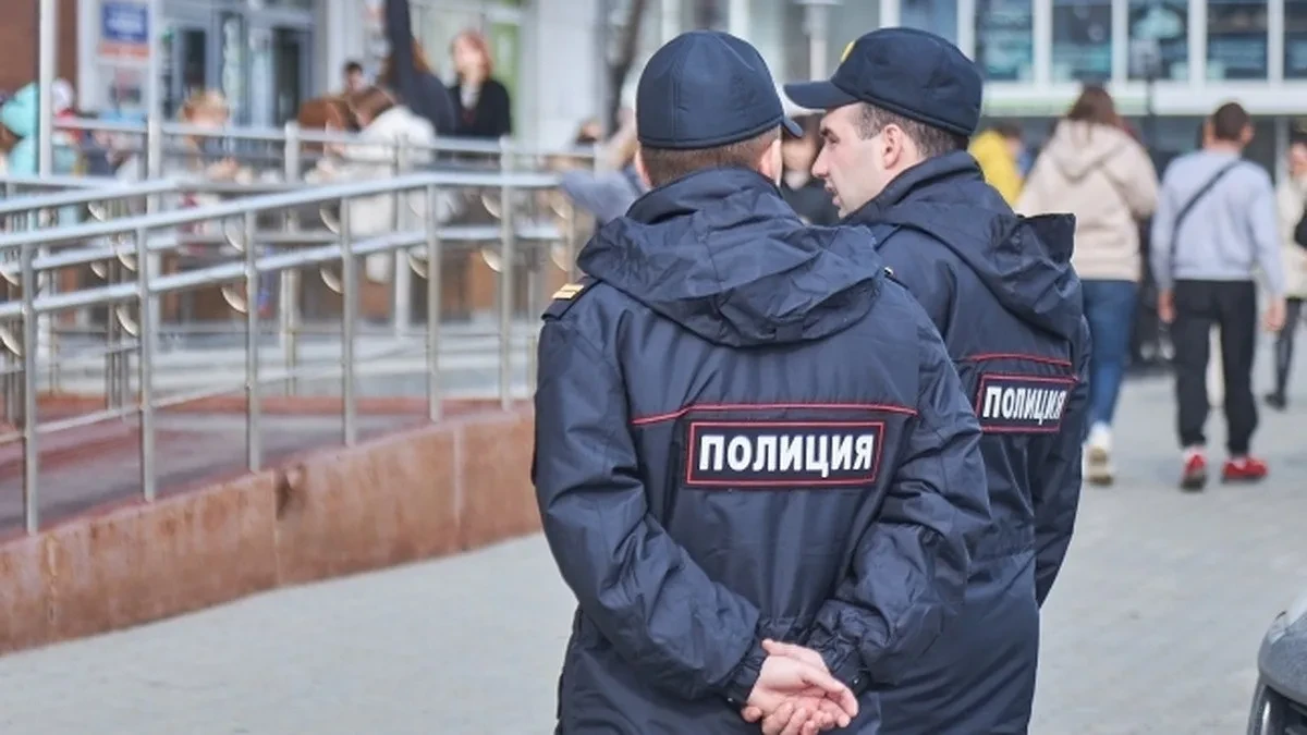 Полицейский в выходной нашёл потерявшуюся 5-летнюю девочку в Берёзовском