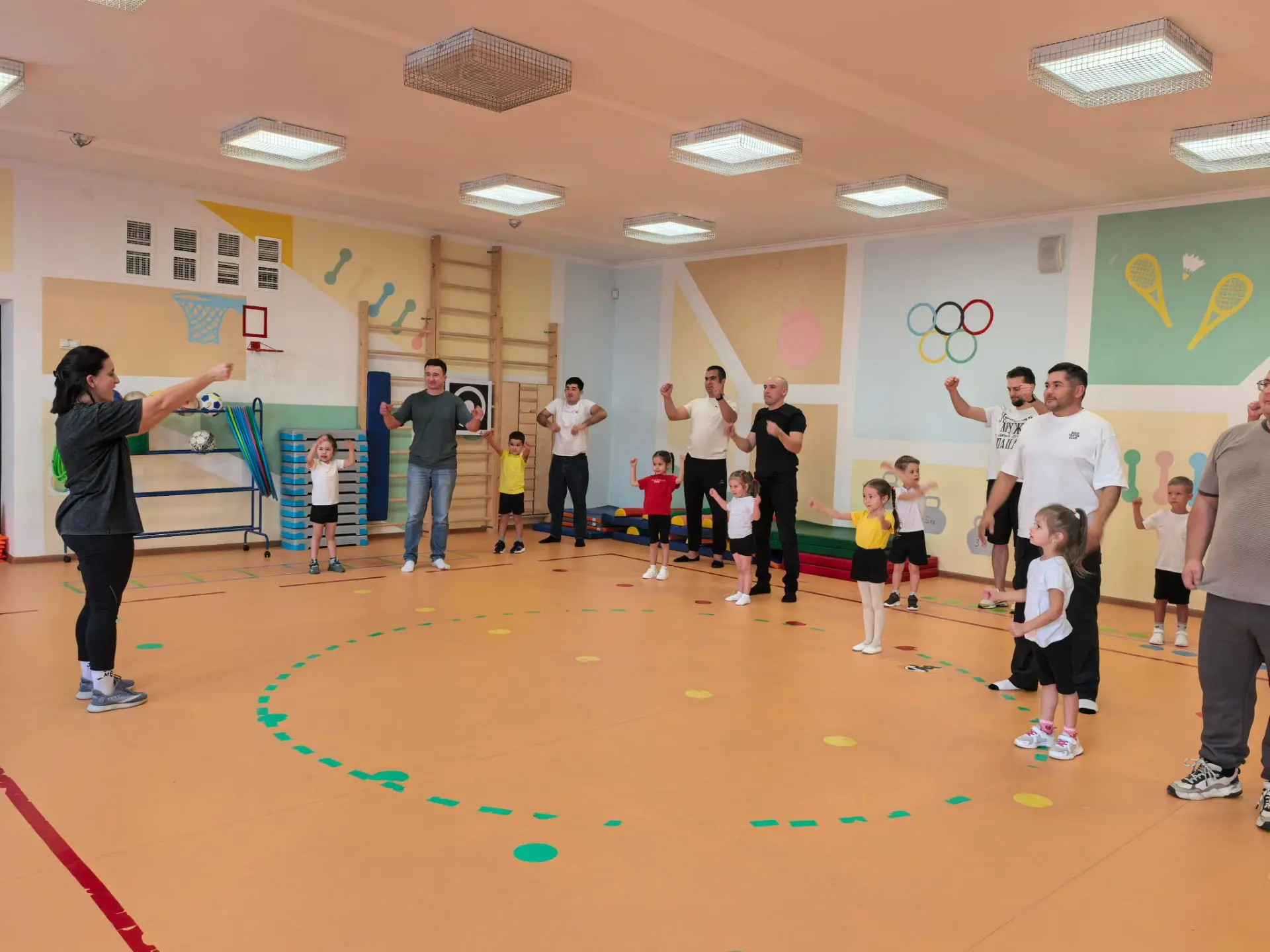 Утренняя зарядка папы и ребёнка в нашем детском саду прошла на отлично!💥 Совместные уп...