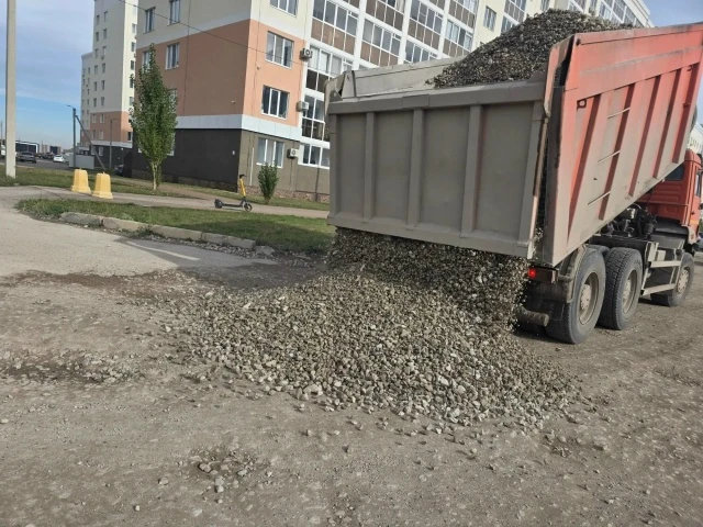 В Стерлитамакском районе после жалоб местных жителей провели отсыпку и выравнивание дор...