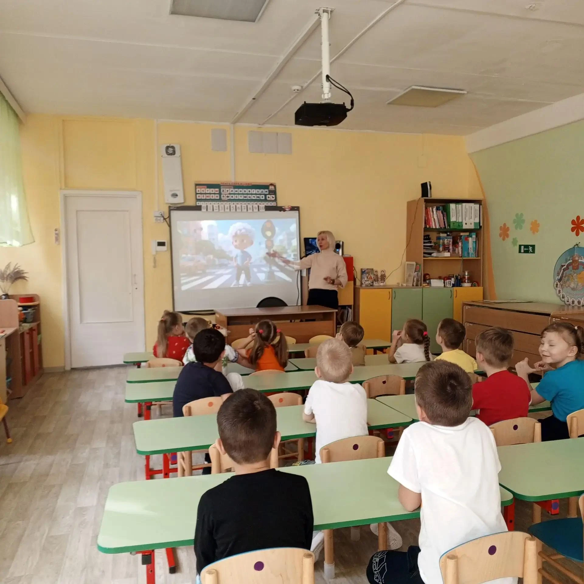 Наши будущие школьники серьезно подошли к изучению дорожной азбуки — сегодня у ребят пр...