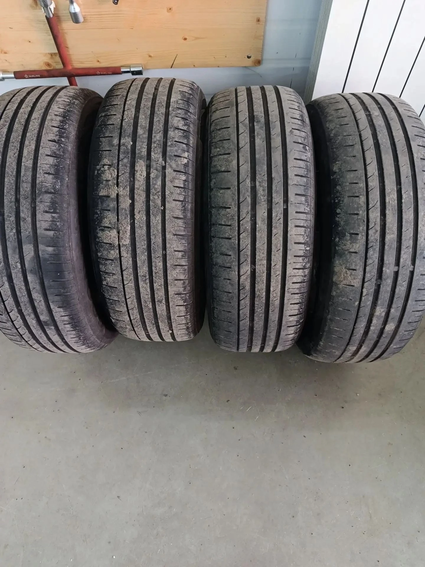 Продаю резину летнюю б/у 215/60 R16