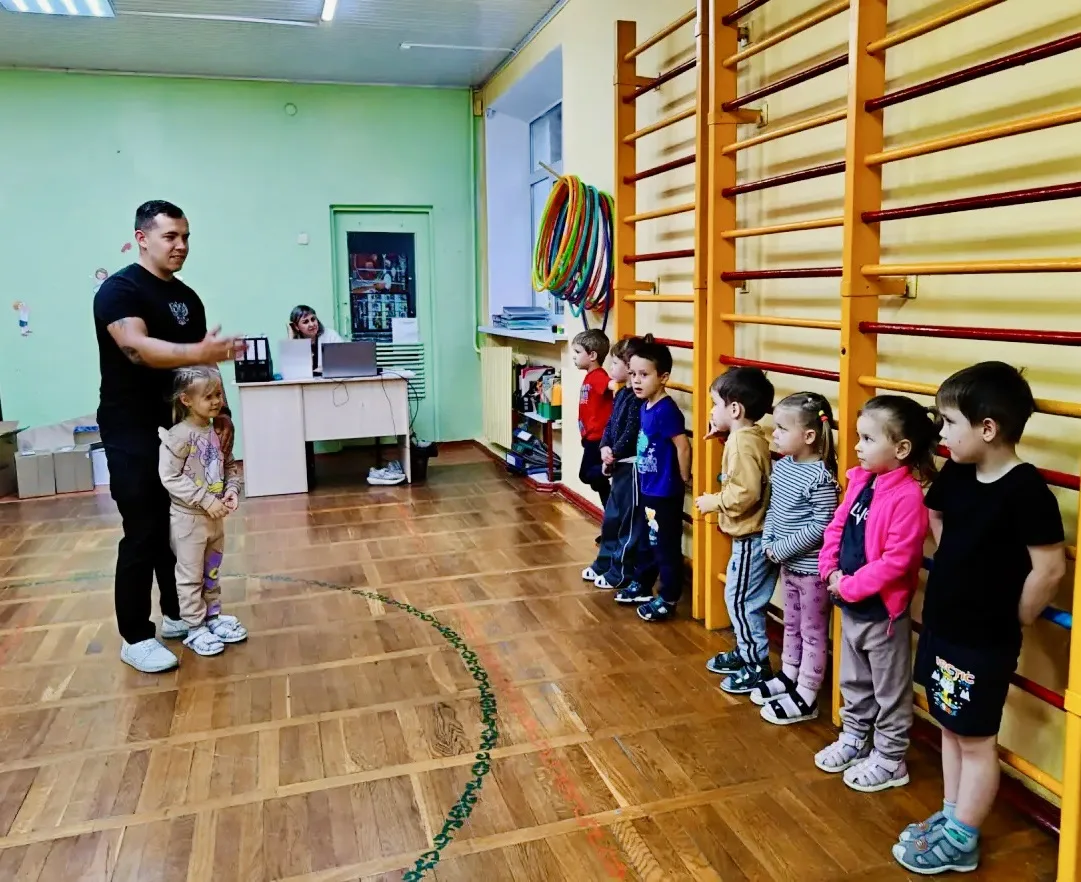 «Папа может всё!»: как в средней группе отметили День отца