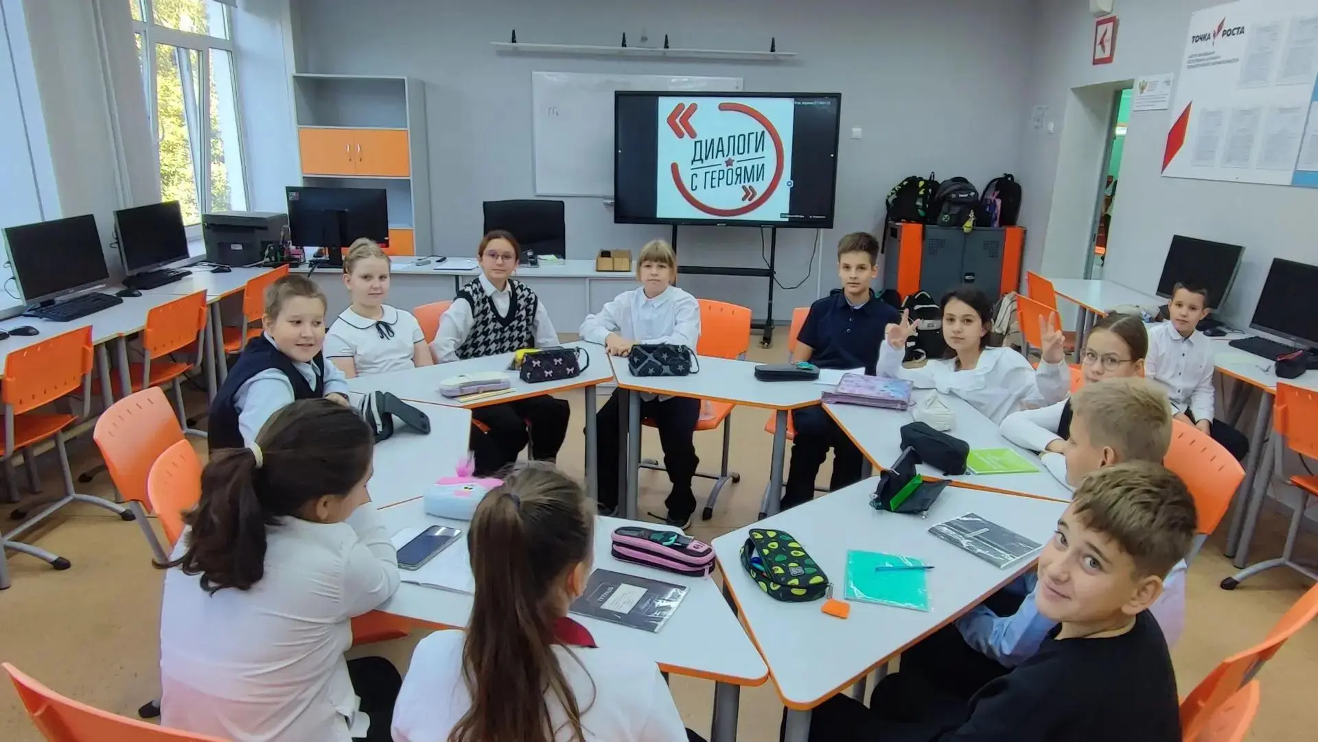 🌟 «Диалоги с Героями»: живой разговор о важном в 5 «М»! 🌟