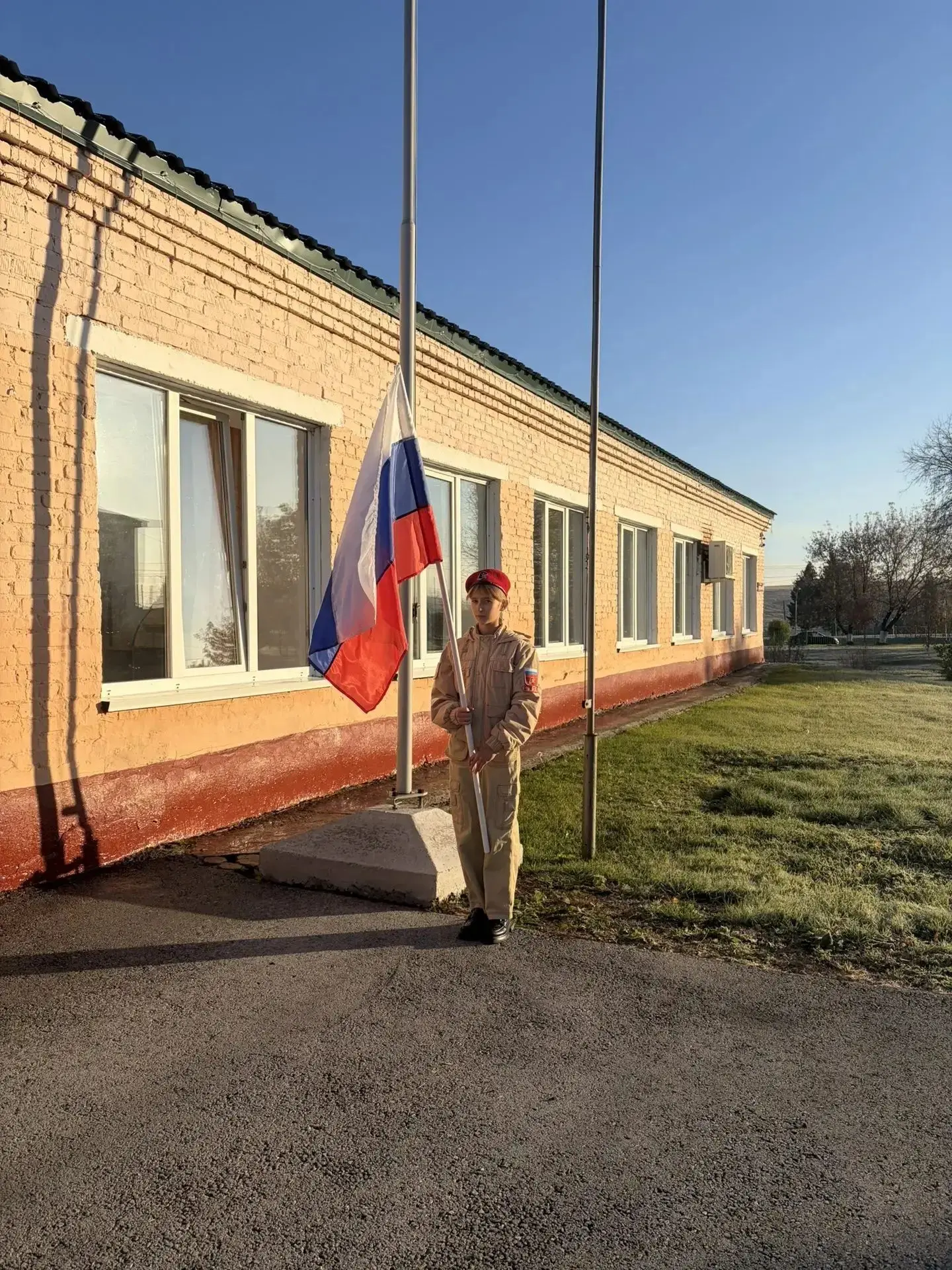 Традиционно в начале новой учебной недели, 13 октября, в нашей школе прошла торжественн...