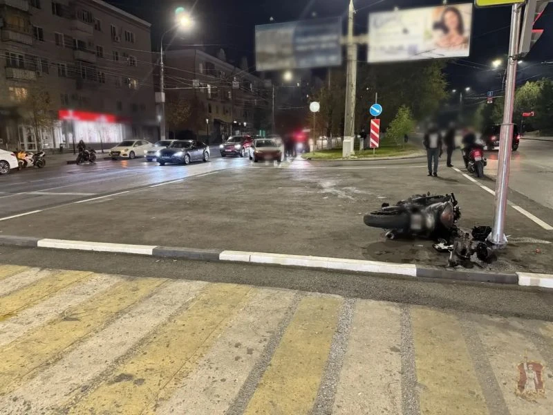 Байкер умер после ужасного ДТП на Невской в Волгограде. По официальной версии ГУ МВД по...