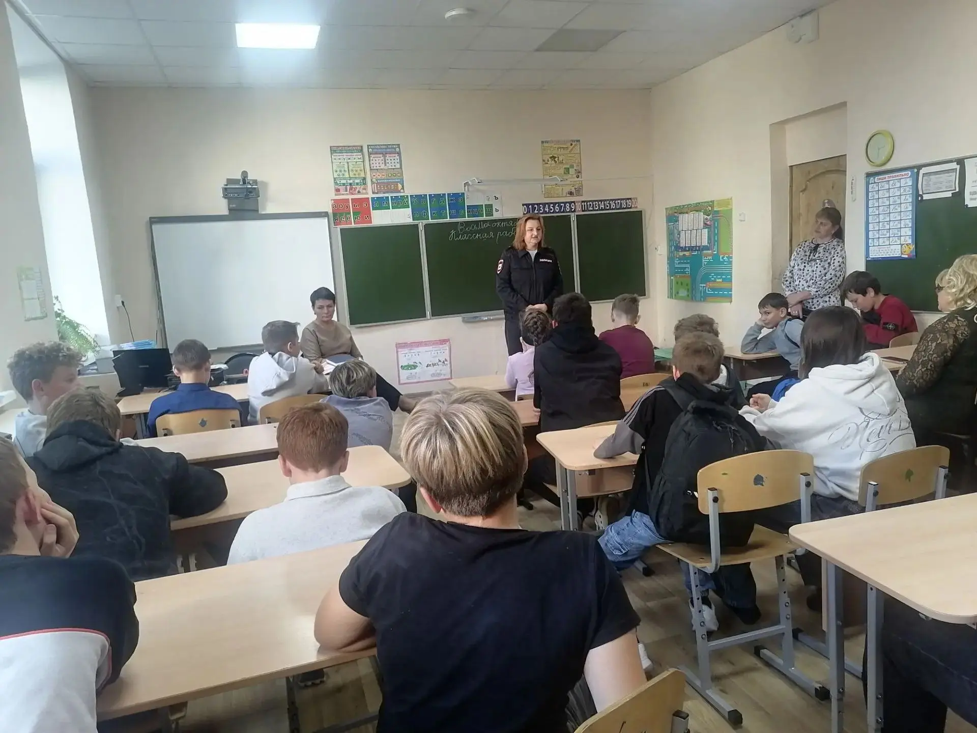 Сегодня в нашей школе состоялась  встреча Мирошниковой А. В. и Гану С. Н. со школьникам...