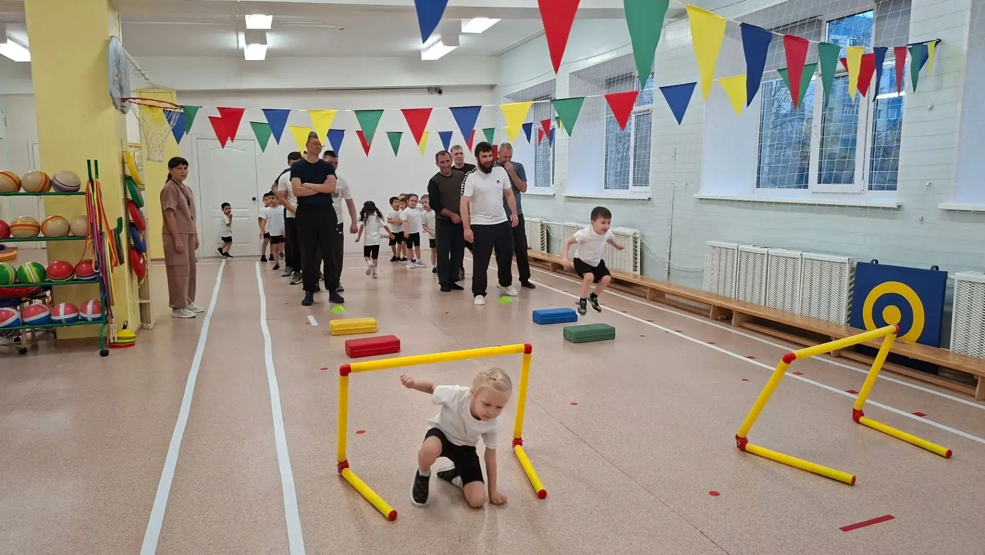 🏆 День отца в детском саду: спортивный драйв и море улыбок! 👨‍👧‍👦