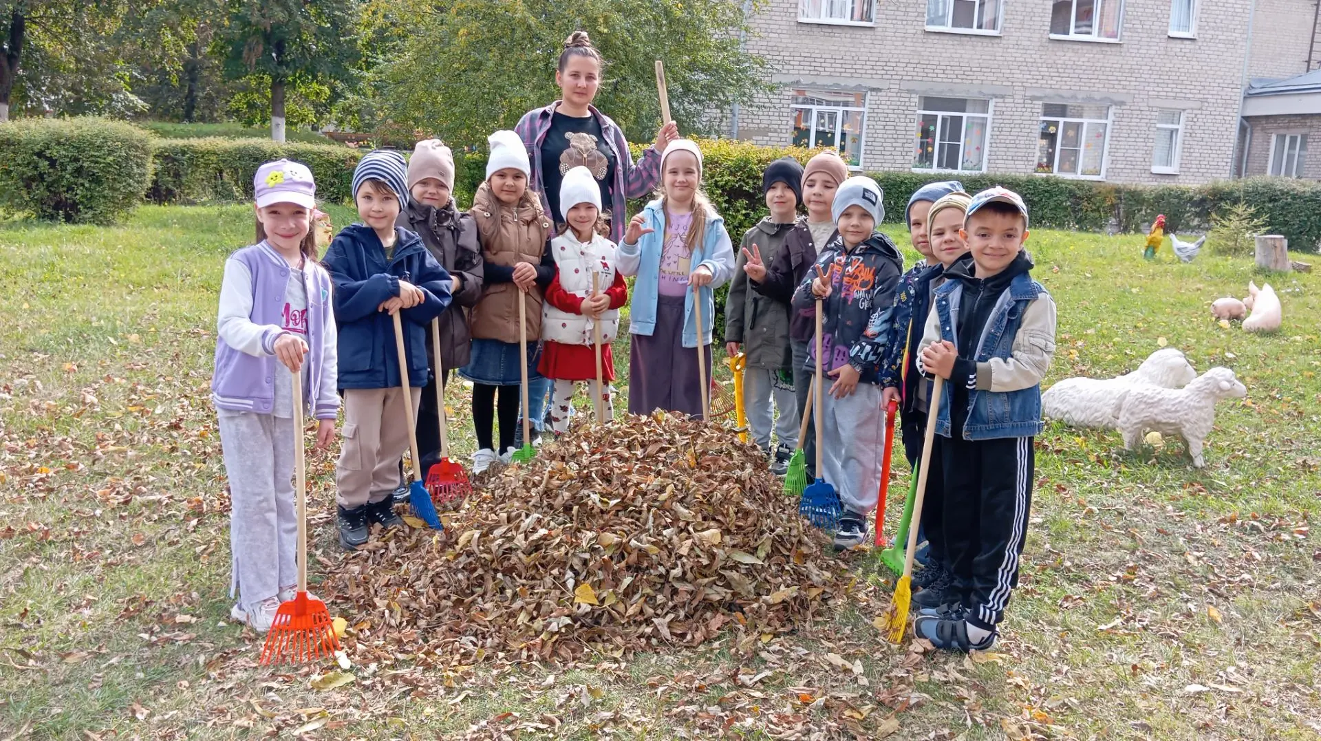 🍂 Осенний трудовой десант в подготовительной группе Васильки!