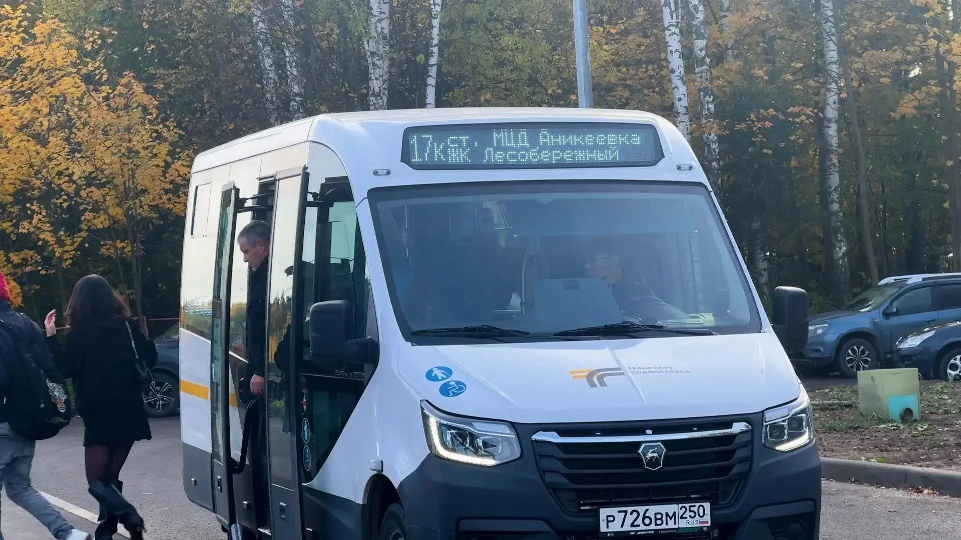 На маршруте 17К начал курсировать низкопольный автобус, что повысило удобство поездок д...