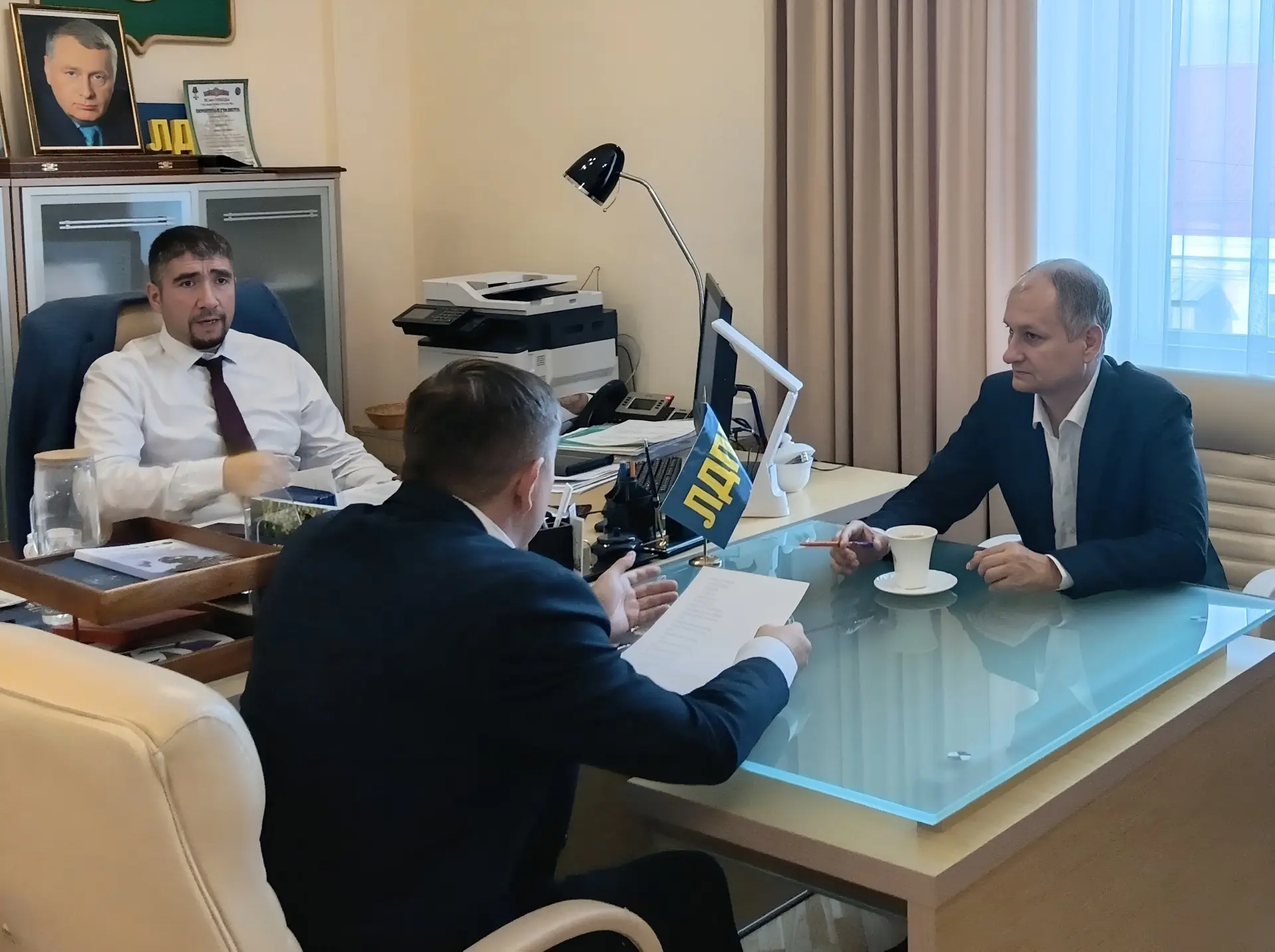 🛝 В Пыть-Яхе пытаются решить проблему с детской площадкой в 5-м микрорайоне