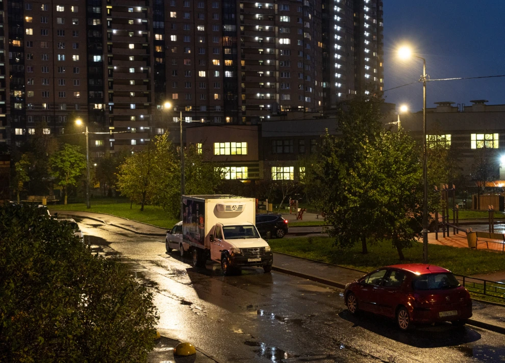 300 новых светодиодных фонарей зажгли у "Парнаса"
