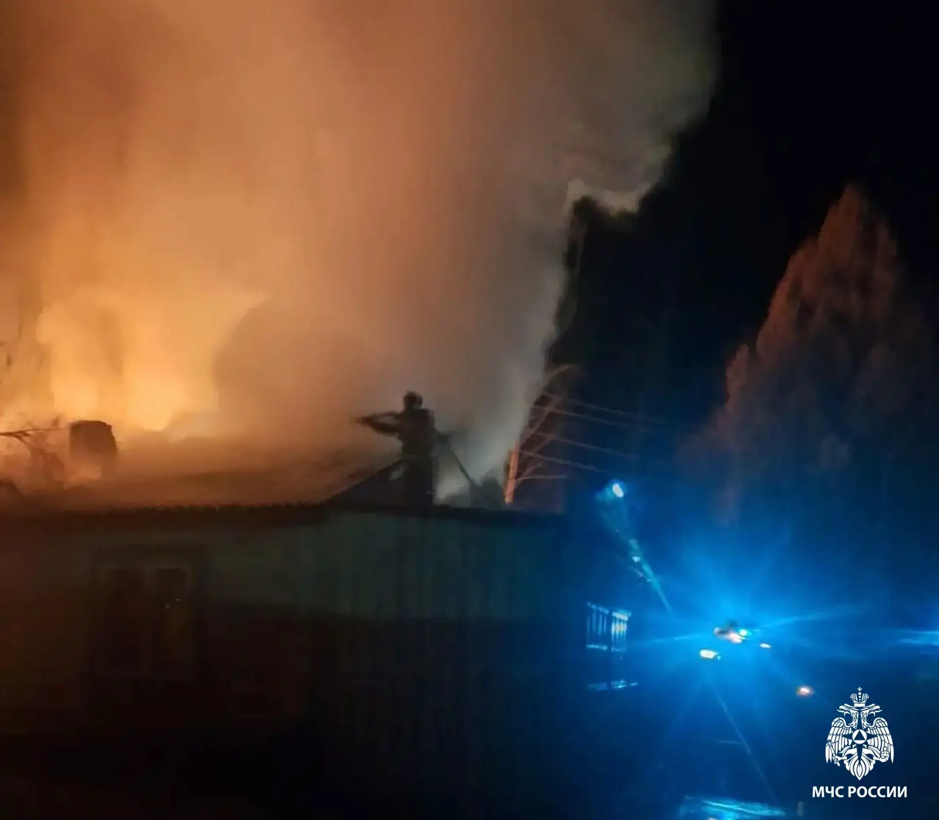 Огнеборцы и дружинники ликвидировали ночной пожар в Дерзиг-Аксы Тувы