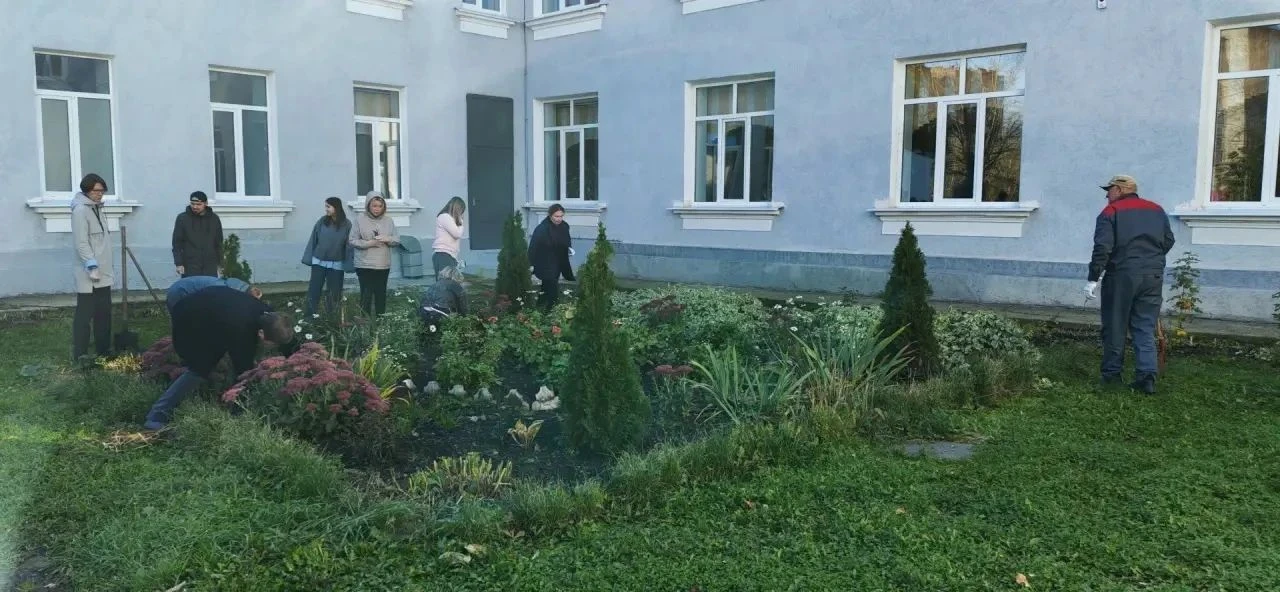 📌10 октября в «ЦРТДиЮ» устроили настоящий марафон чистоты: субботник собрал сотруднико...