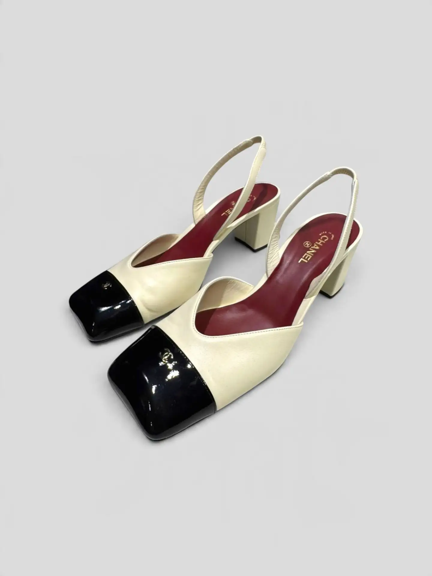 Туфли Chanel Slingback в отличном состоянии, один выход, маркировка 40,5. В комплекте: ...