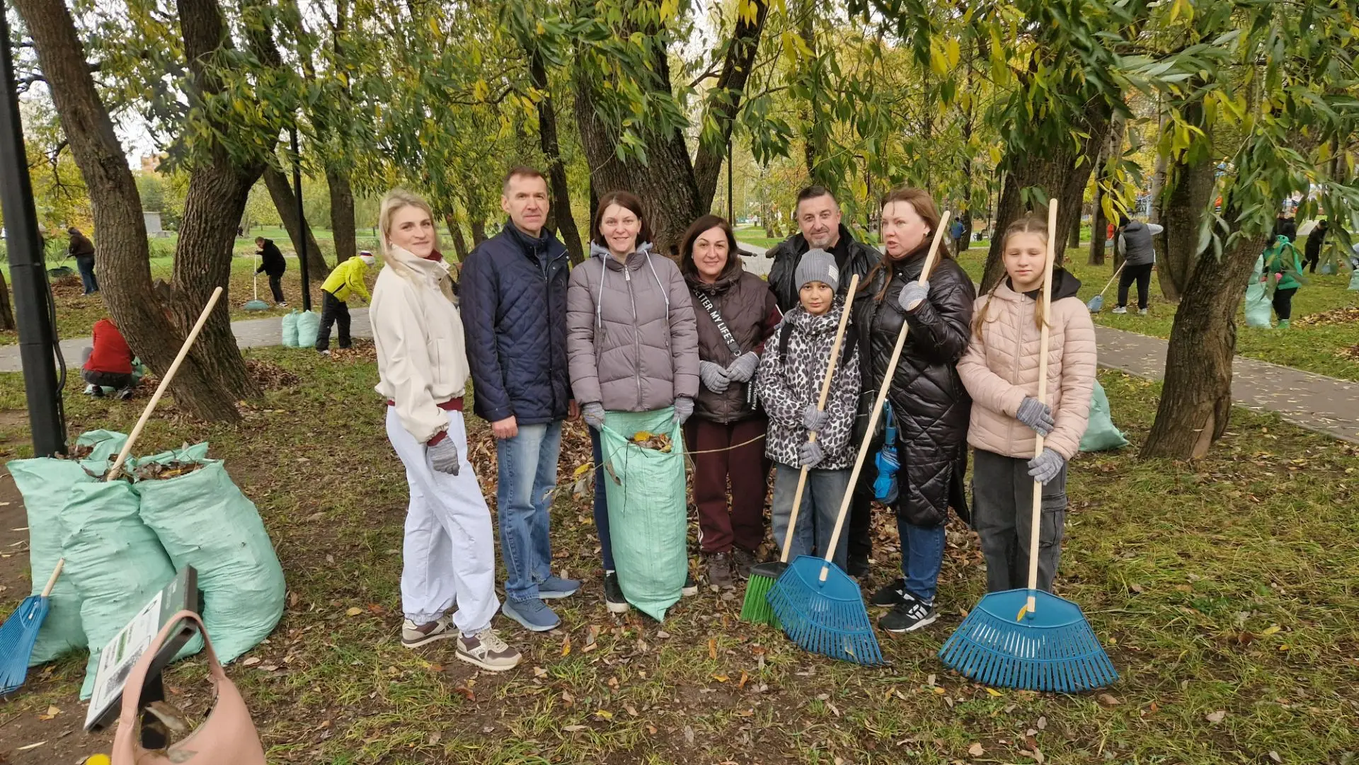 Сегодня с утра отличная погода - по осеннему свежо, но ещё тепло и сухо - прекрасная по...