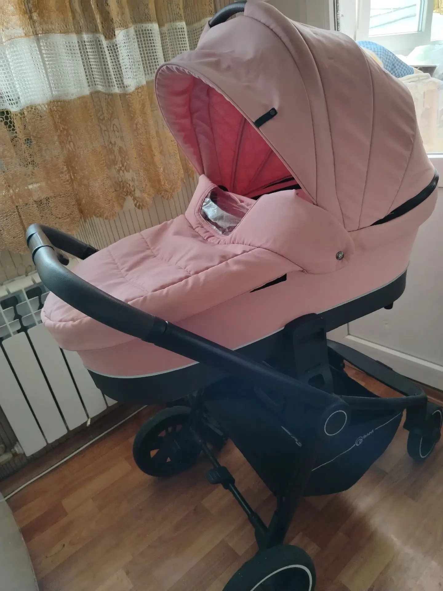 Продаётся детская коляска для девочки в хорошем состоянии:
