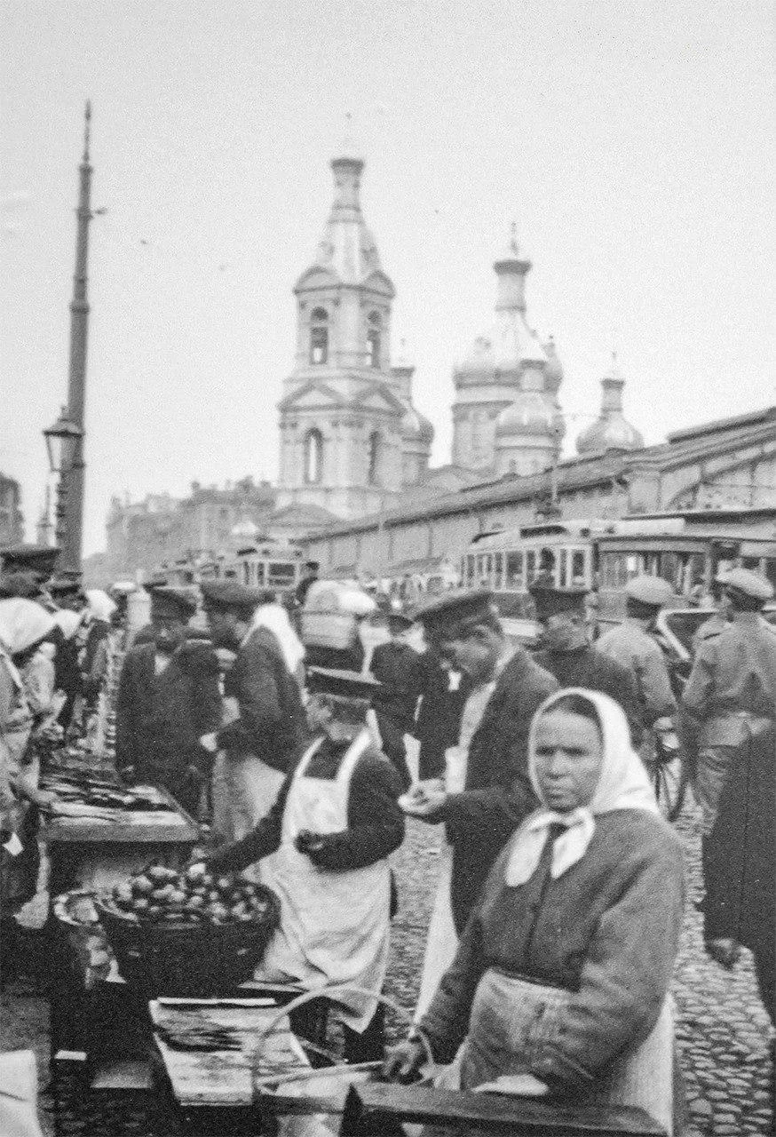 Сенная площадь — Петроград, 1917 год