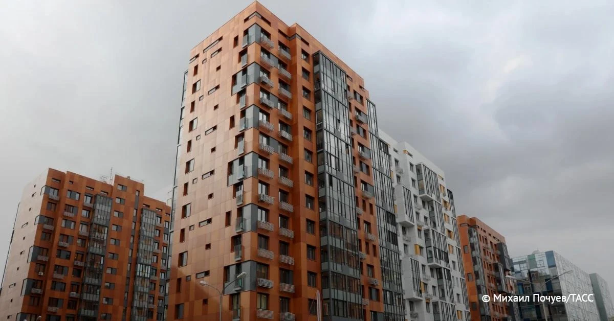 Более 50% объектов в новостройках Москвы и 41% в Московской области продаются со скидка...