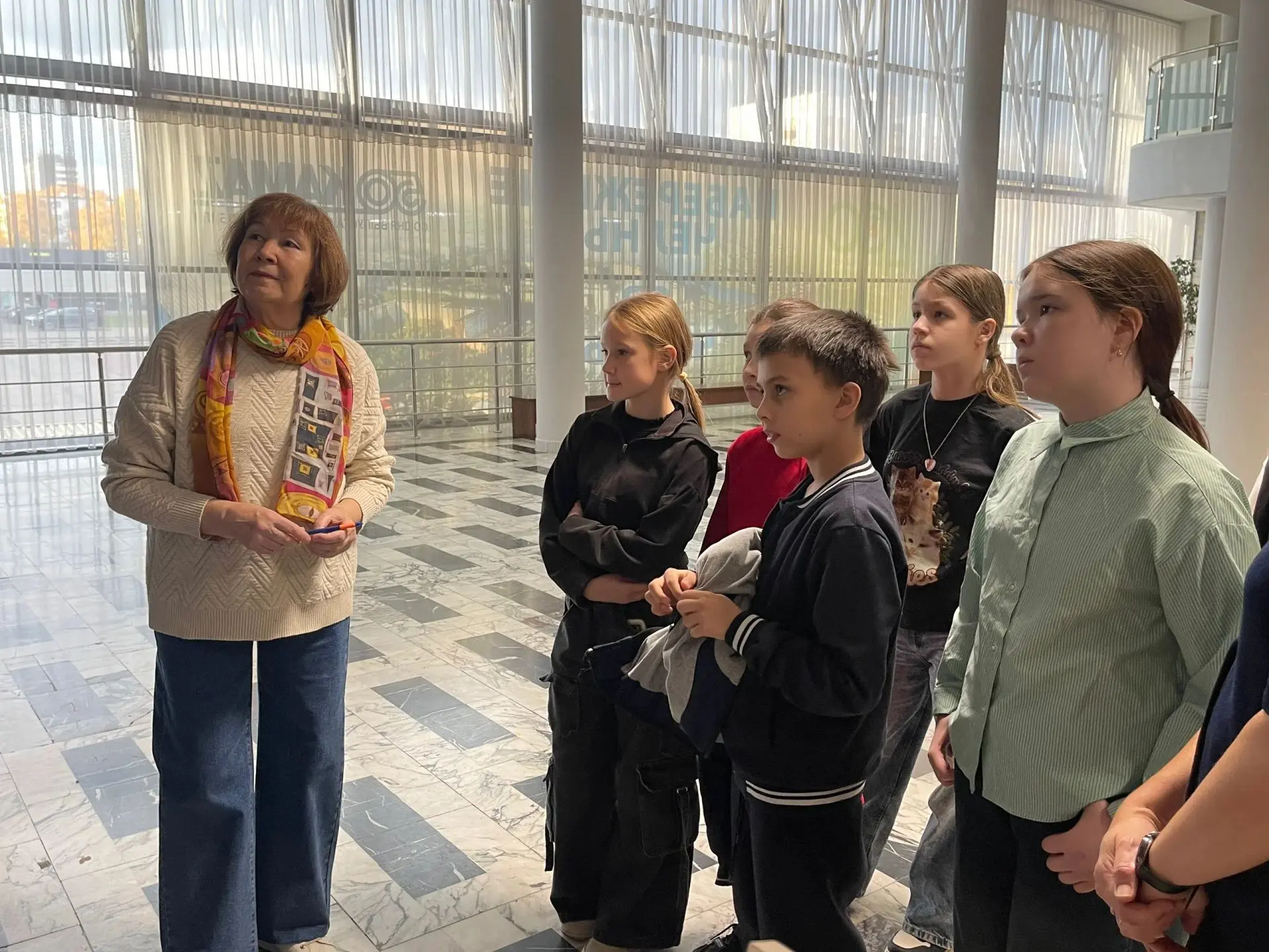 🎨 Творческий день в Художественном салоне: встреча с искусством и памятью о мастере 🎨