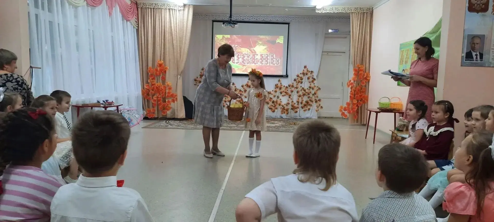 В МОУ «СОШ № 3» СП ДГ «СОЛНЫШКО» в подготовительных группах № 3 и 5 прошел праздник «Во...