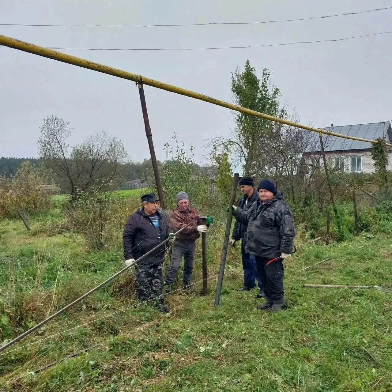 ⭐ В Шемурше помогли отцу бойца обустроить участок