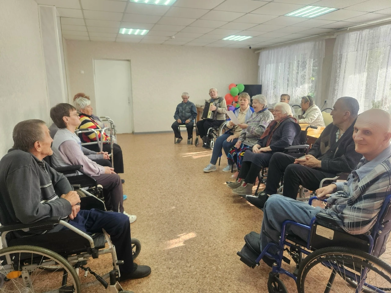 На занятиях Клуба любителей русской песни всегда многолюдно. Одни приходят вспомнить пе...