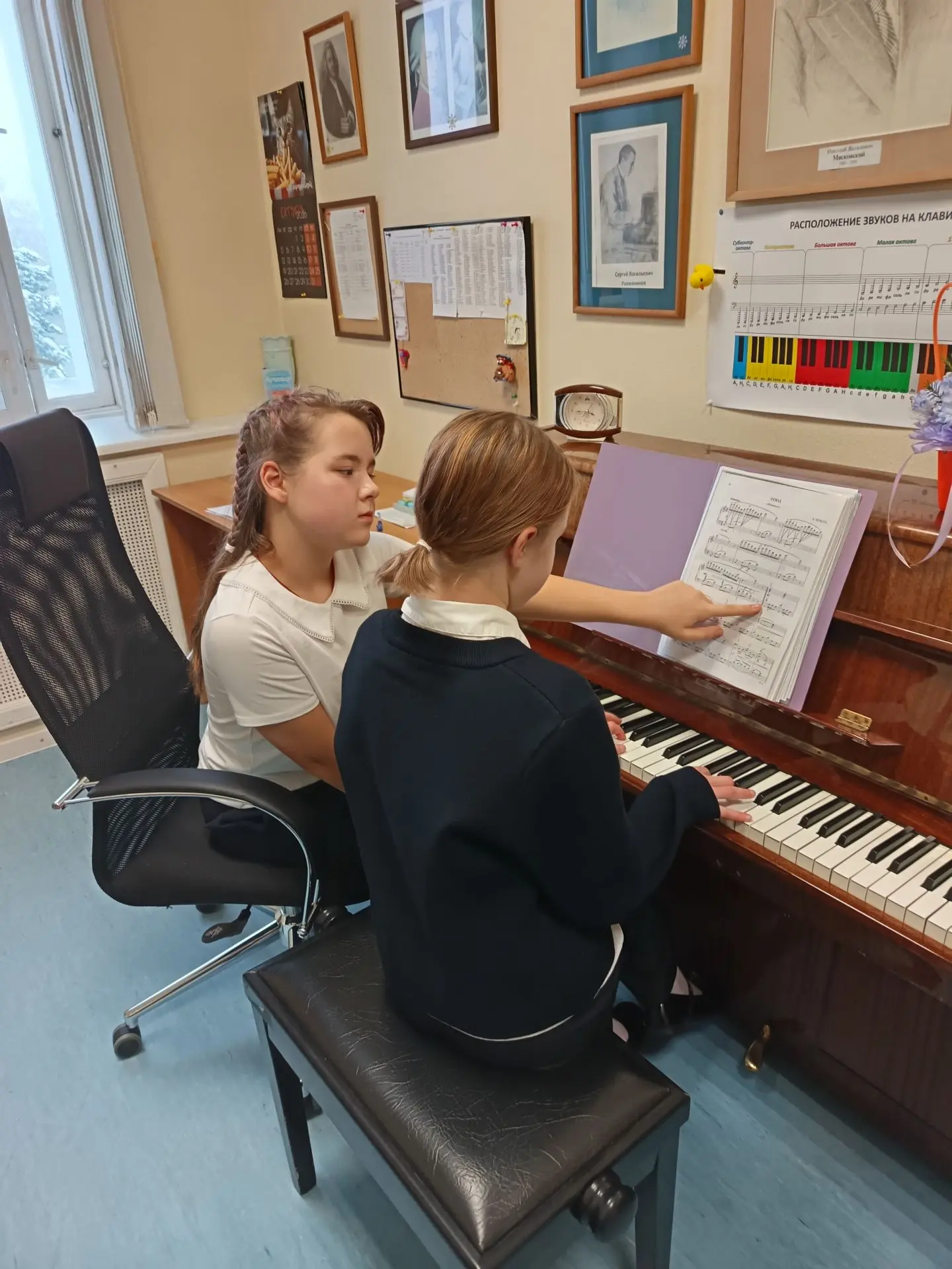 🎼5 октября, в честь Дня учителя, в классе фортепиано С.В. Боровковой прошёл необычный ...