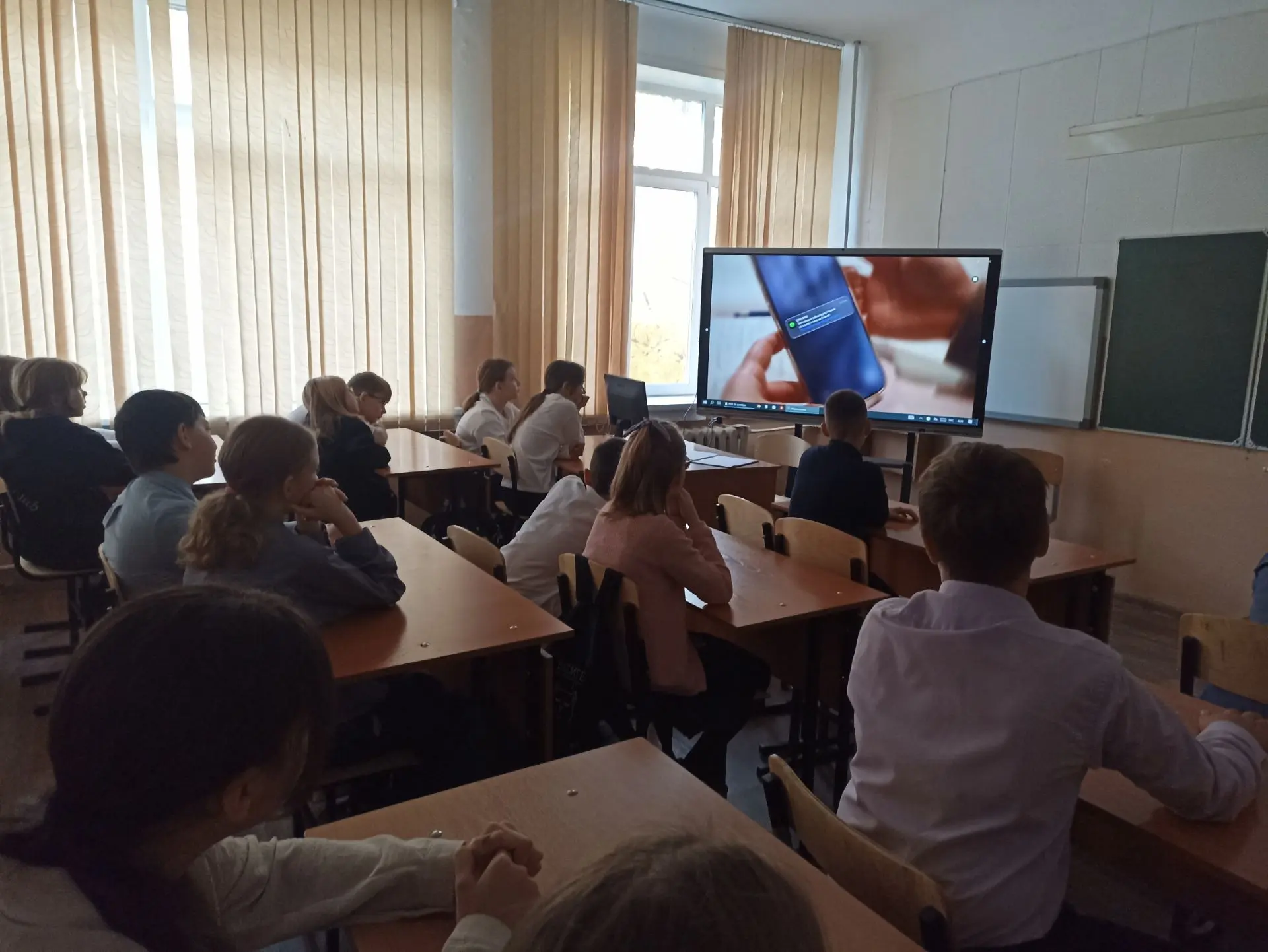 Новая учебная неделя традиционно началась с занятий «Разговор о важном». Эти уроки напр...