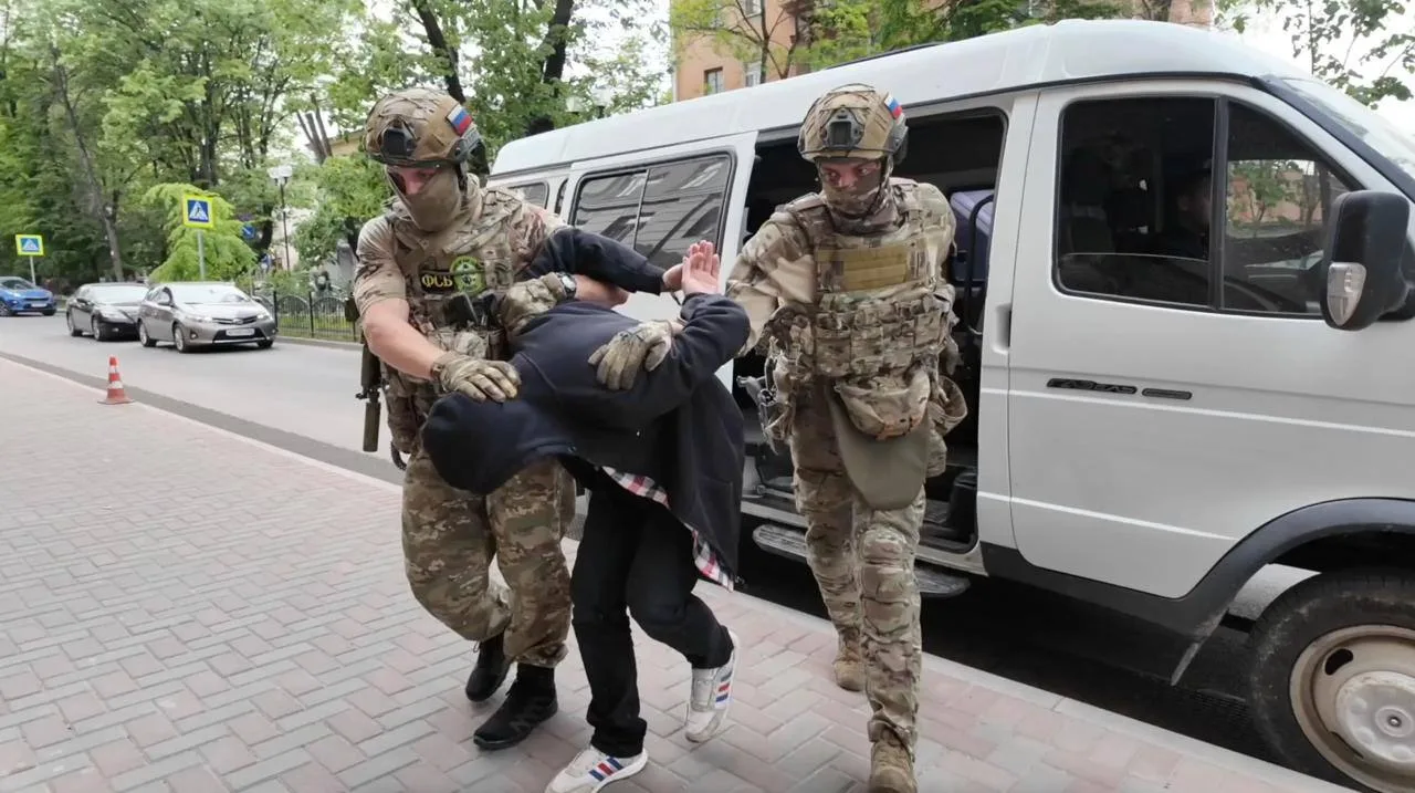 Поджигали машины, передавали военные сведения и готовили теракт в Крыму: украинские аге...
