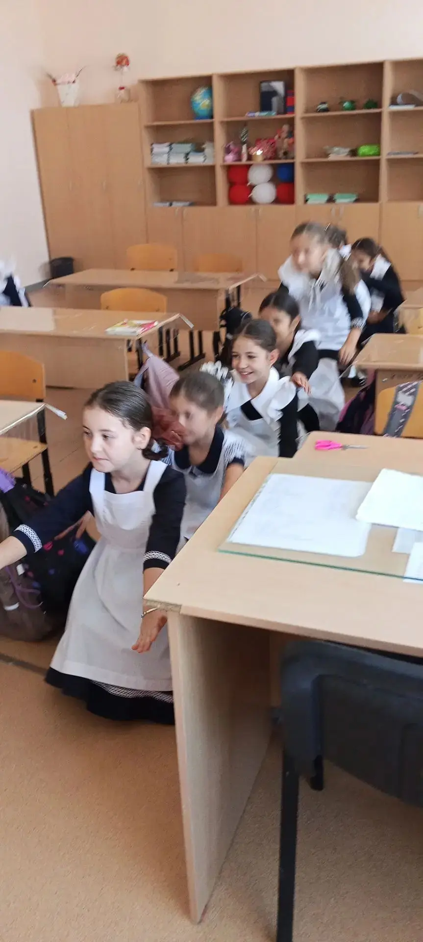 Привет, четвёртый класс! Готовы проснуться и зарядиться энергией на весь день? Равняйсь...