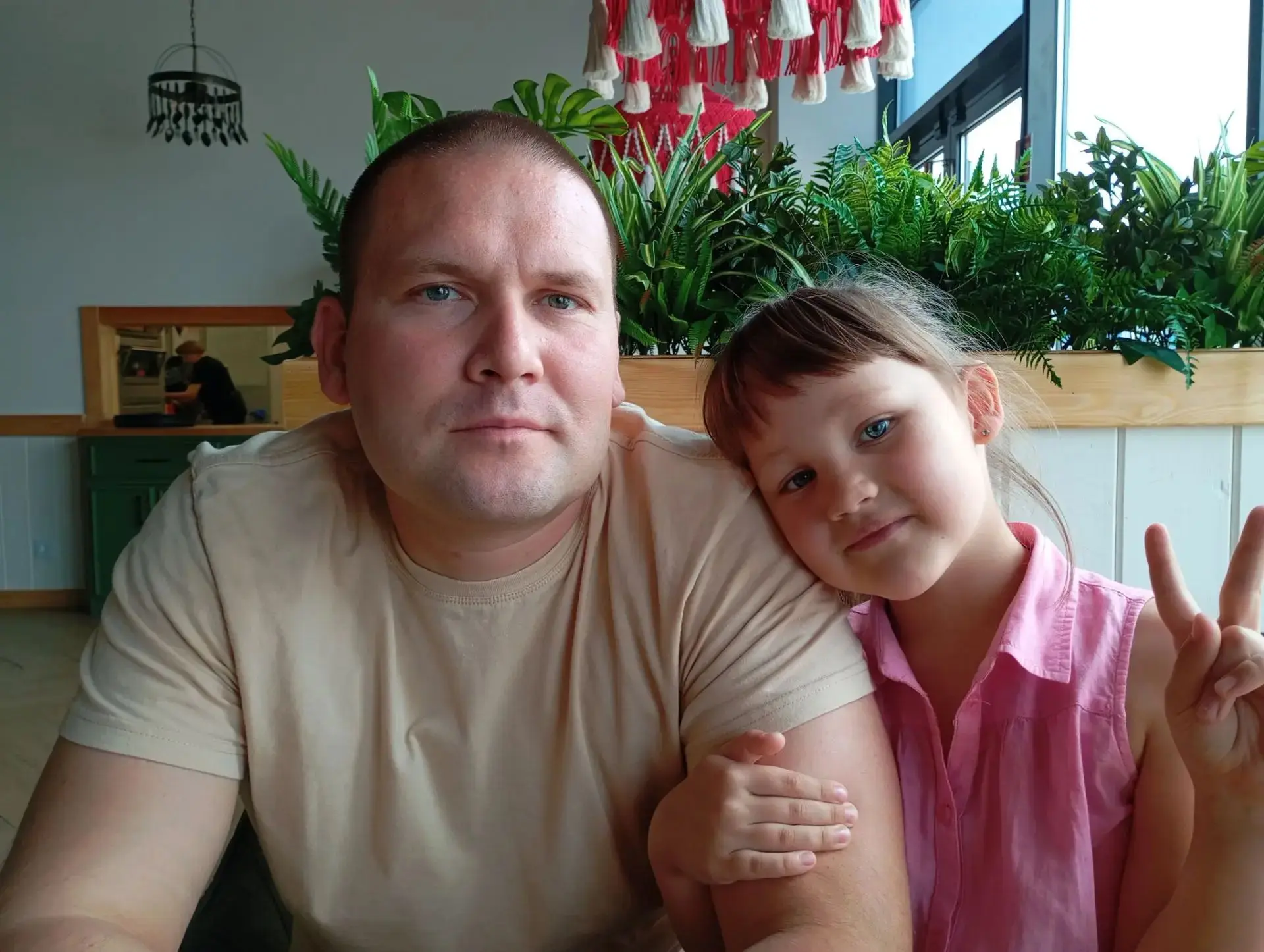 Малинина Анна, ученица 1 "Г" класса вместе с папой Алексеем Николаевичем ❤️ принимают у...