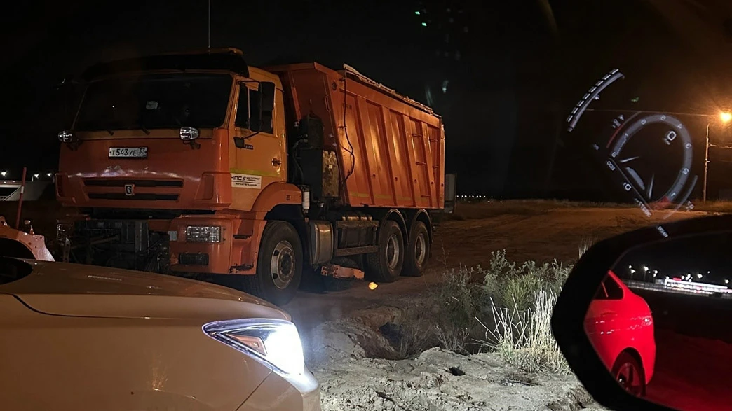 ⛽🚧☠️🚚На заправке рядом с закрытым тяжелой техникой съездом с М-12 умер дальнобойщик
