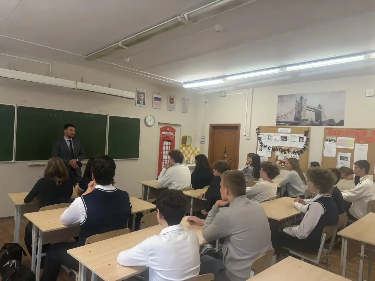В 10 « А» прошёл классный час на тему «Финансовые рынки  и инвестиции».