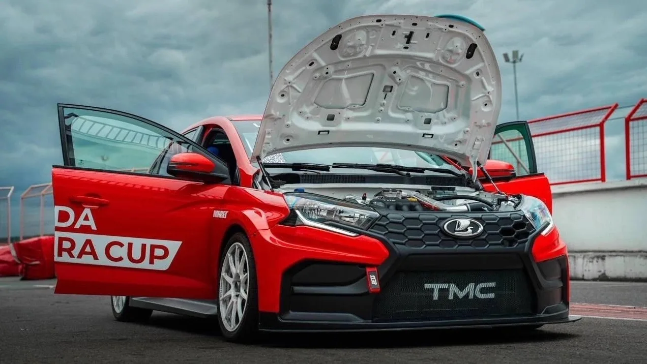 🏎️АвтоВАЗ показал гоночную Lada Iskra.