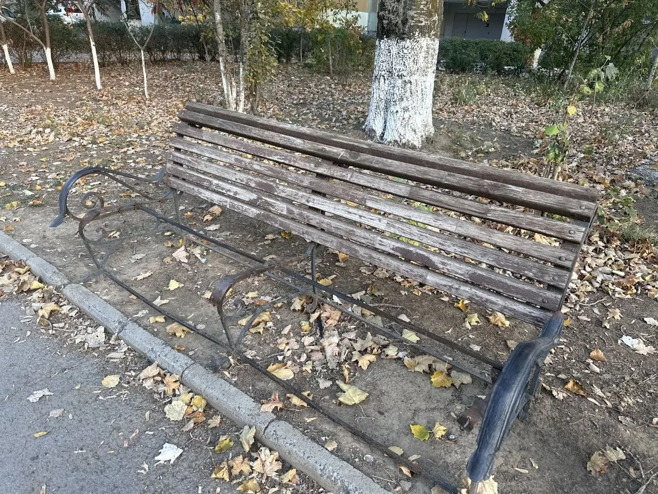 Аттракцион на аллее