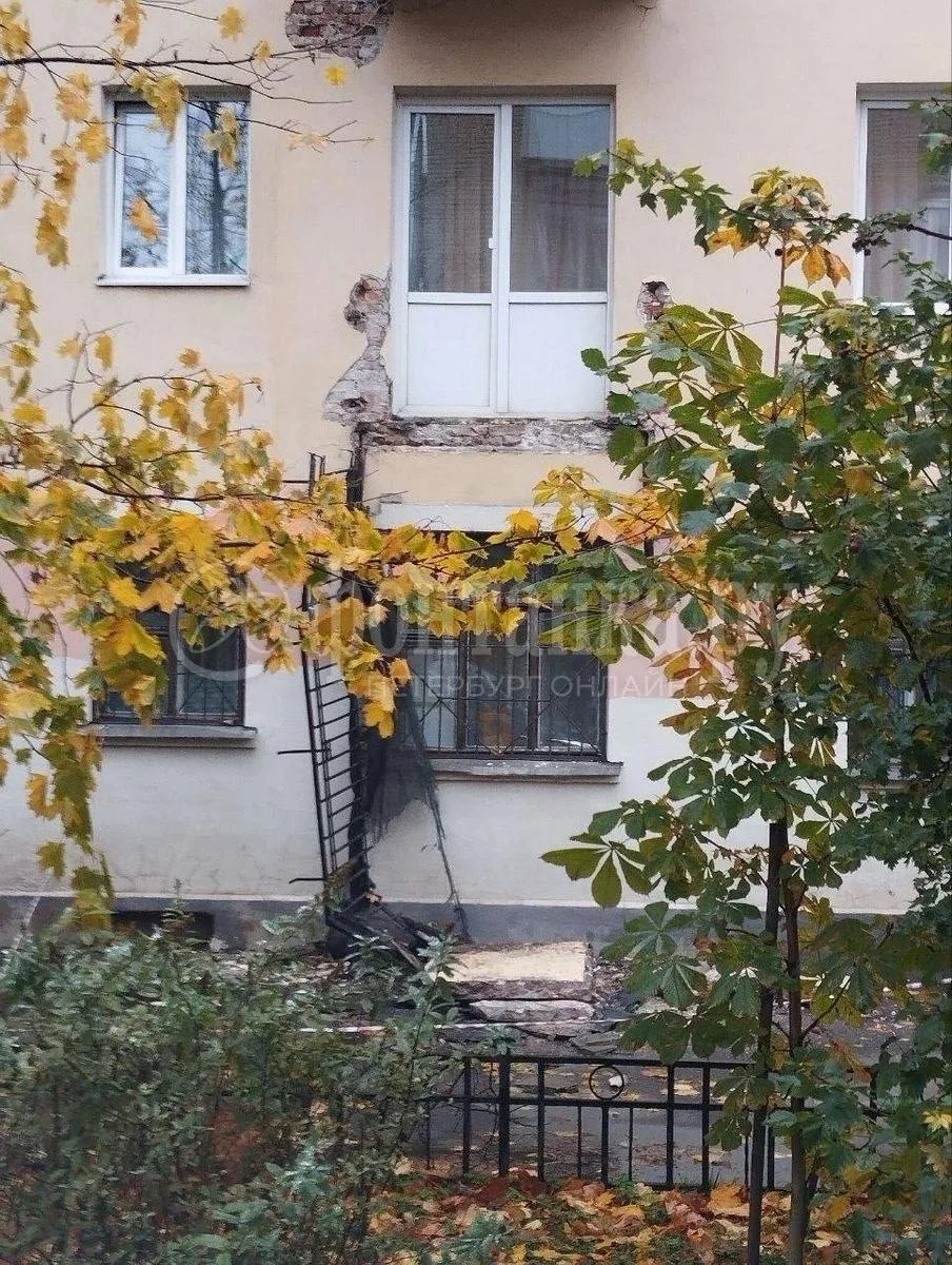 ⚡ Обрушение на 21-й линии: балкон рухнул со второго этажа