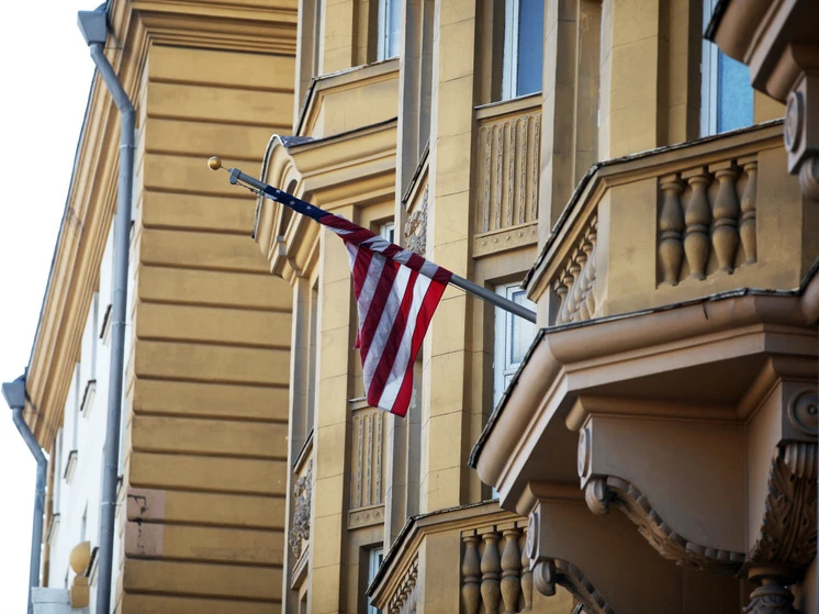 🤔FT: США угрожают прекратить поставки оружия Украине из-за ударов по НПЗ России